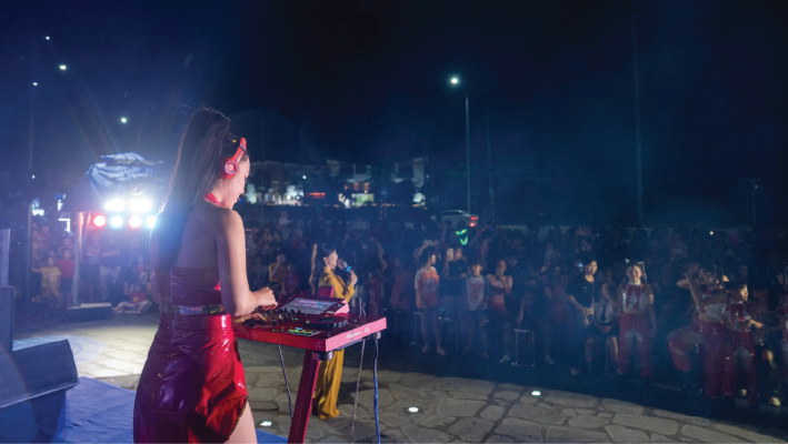 dj mỹ kim góp mặt với tiết mục múa lửa và dj cực "cháy" tại the 826 ec